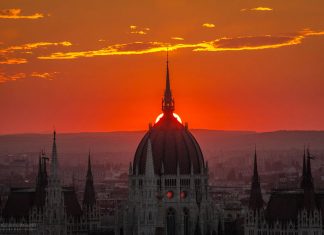 Milyen korlátozások maradnak hétfő reggeltől Budapesten?